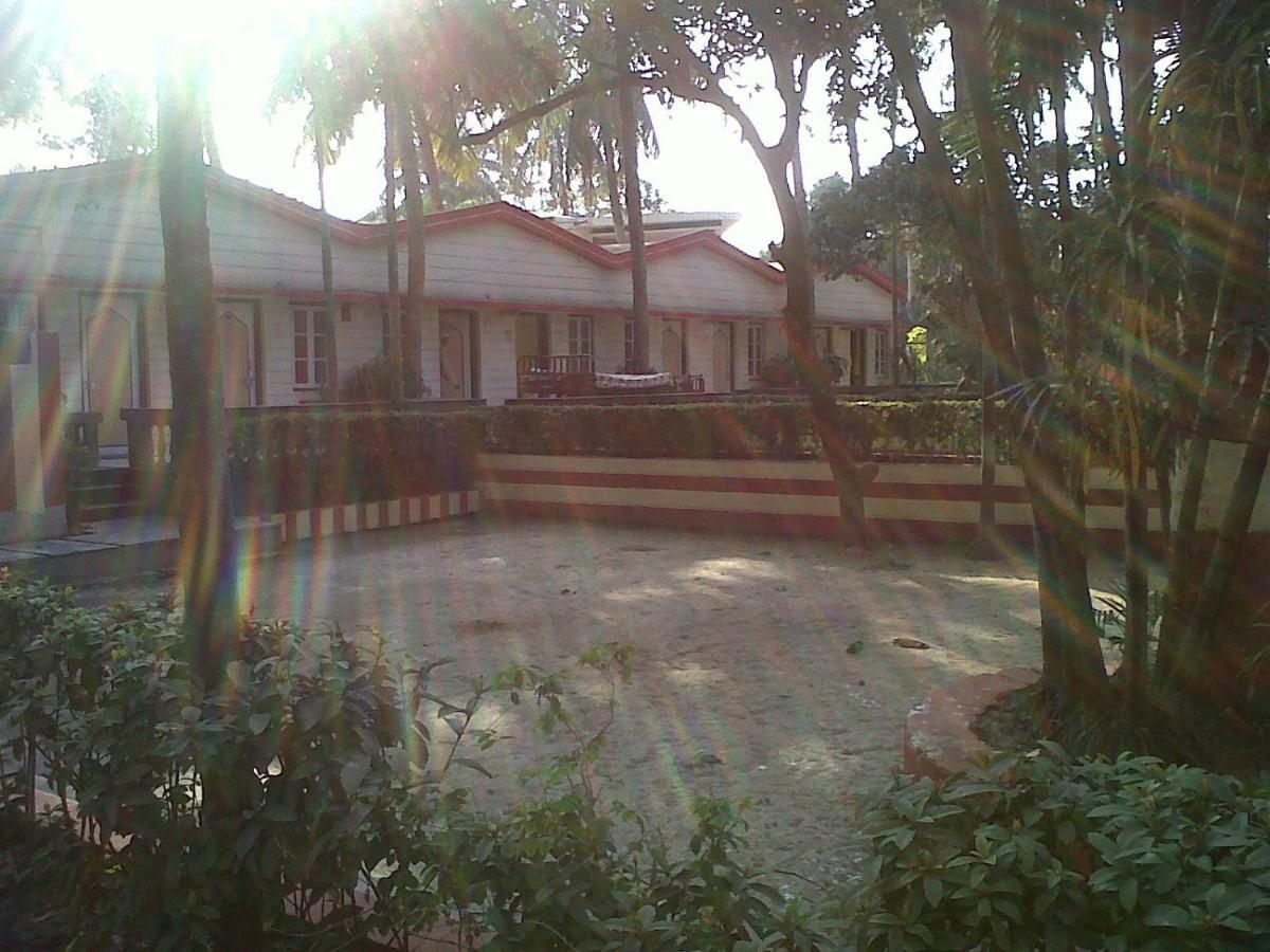 Palm Village Resort Calcutta Exterior foto