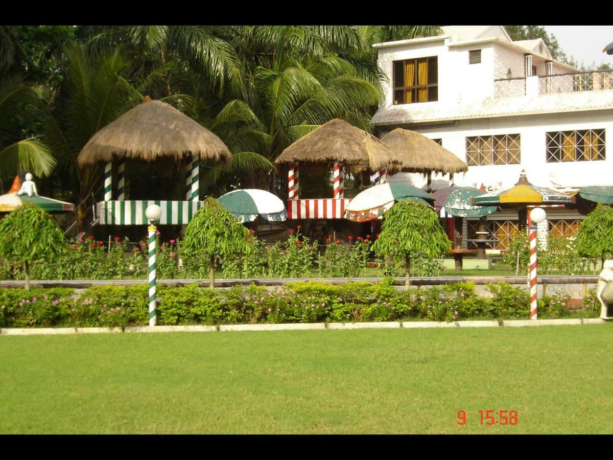Palm Village Resort Calcutta Exterior foto