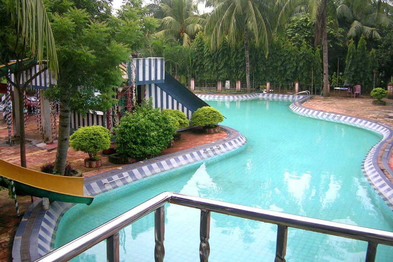 Palm Village Resort Calcutta Exterior foto