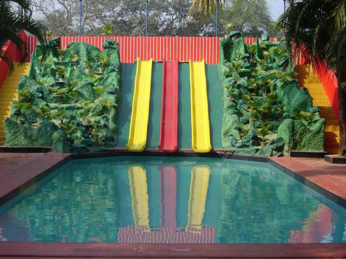 Palm Village Resort Calcutta Exterior foto